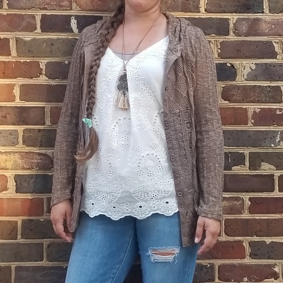 RELISTED Monoreno olive crochet button up hoodie - Picture 6 of 6